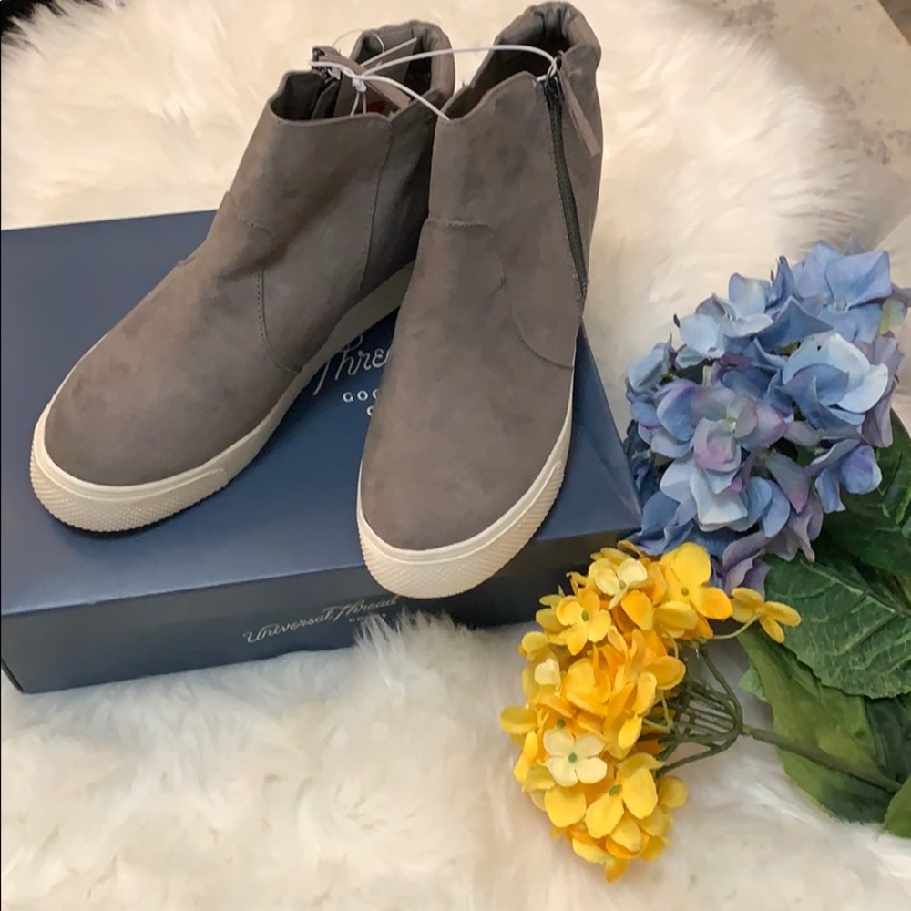 NEW! Grey Cindy Bootie Shoes - Picture 3 of 3